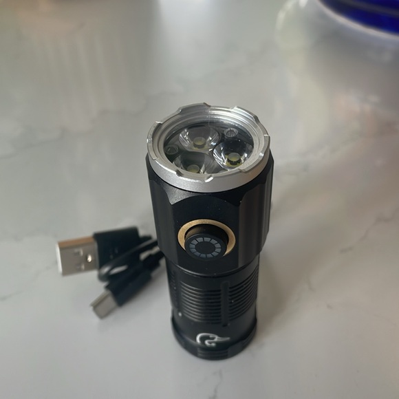 🦆Ducks Unlimited🦆 3” 800 Lumen Rechargeable Flashlight. New in Box. - Picture 5 of 7